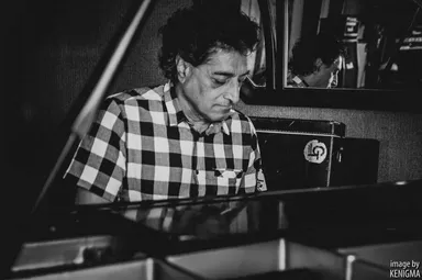 Vezi - Studio Founder & Producer